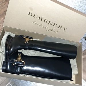 Burberry Black leather Equestrian riding boots